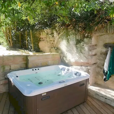 Vakantiehuis Joli Coin De Verdure Avec Piscine *