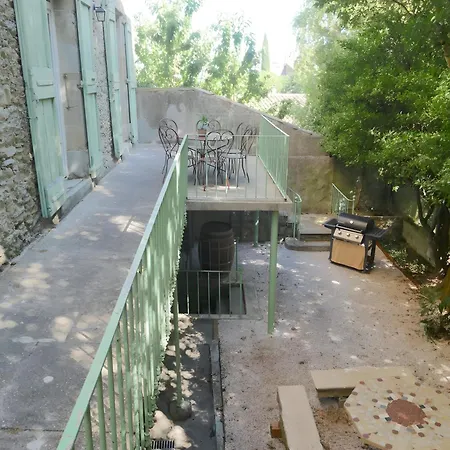 Joli Coin De Verdure Avec Piscine 度假居